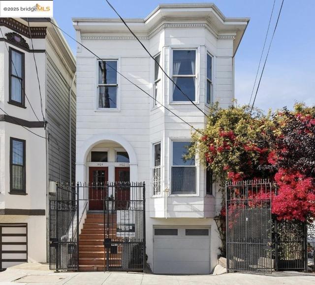 1402 15th St, San Francisco CA: https://media.crmls.org/mediaz/c9a6aa86-2b7c-442f-9466-bafa103f5e7e.jpg