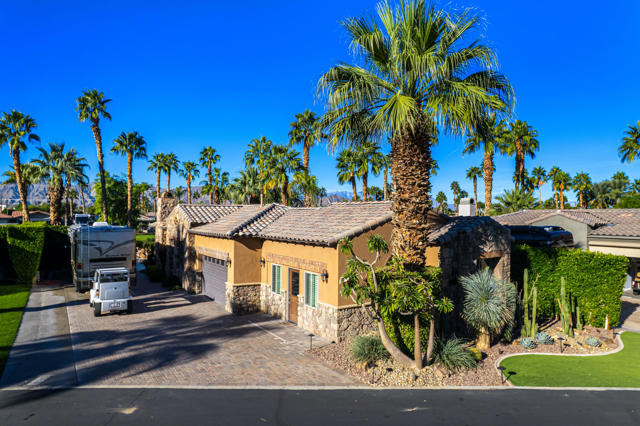 48170 Hjorth Street, Indio CA: https://media.crmls.org/mediaz/c9a6b2ad-bc21-45eb-80dc-ce9e294b7b06.jpg
