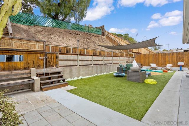 6212 Streamview Dr, San Diego CA: https://media.crmls.org/mediaz/c9a7f244-4b46-424c-987e-e1cd11980080.jpg