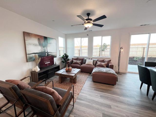 1133 Scout Peak Way, Hollister CA: https://media.crmls.org/mediaz/c9a82904-04cf-4a34-b74f-6466957ecd4f.jpg