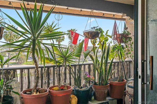 2540 Clairemont Dr, San Diego CA: https://media.crmls.org/mediaz/c9a98613-6d96-4169-a41a-97bb53c85713.jpg