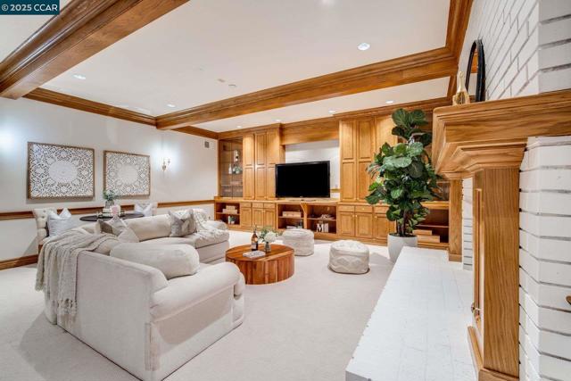2420 Diablo Lakes Ln, Diablo CA: https://media.crmls.org/mediaz/c9aa252f-b4aa-4e44-a443-afb5027923cb.jpg