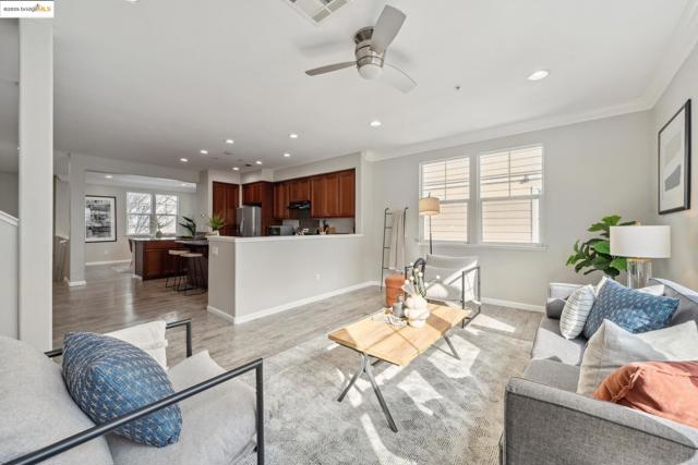 711 Summer Ln, Richmond CA: https://media.crmls.org/mediaz/c9aa6b33-2e49-4c27-bc8b-d666ec743cd7.jpg