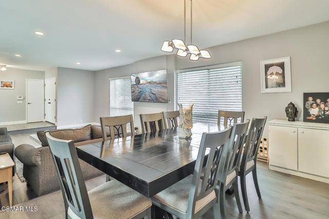 168 E Gainsborough Road, Thousand Oaks CA: https://media.crmls.org/mediaz/c9aad4b0-bb6b-46bc-a69b-a40b99d443a2.jpg