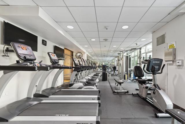 425 W Beech Street, San Diego CA: https://media.crmls.org/mediaz/c9ab0b3c-f195-45cc-bc09-244aac3a15fa.jpg