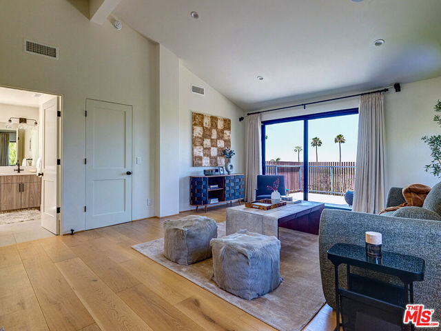 8674 Edwin Drive, Los Angeles CA: https://media.crmls.org/mediaz/c9ab2f76-9c8a-4300-80f0-2632844dffc1.jpg