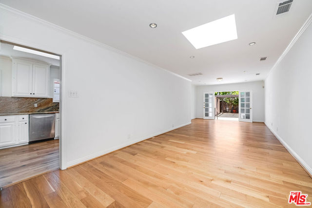 10311 Ilona Avenue, Los Angeles CA: https://media.crmls.org/mediaz/c9ab7e24-1065-450b-b3a9-d12d36e2e386.jpg