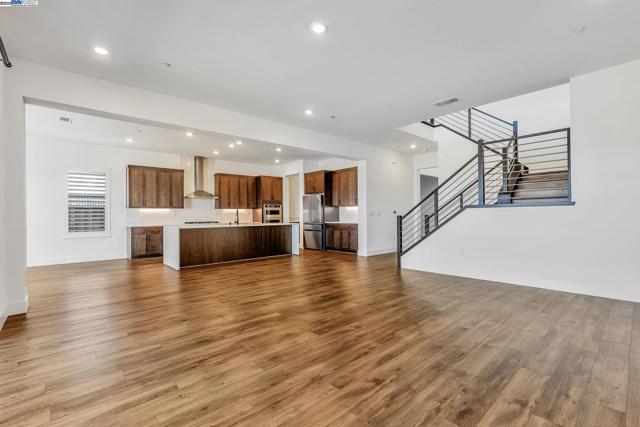 665 River Bend Dr, Lathrop CA: https://media.crmls.org/mediaz/c9ab936f-f52c-4dd9-a084-9bdb69d1c1bb.jpg