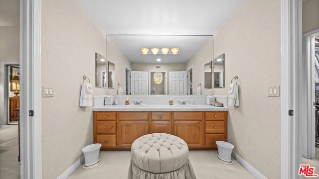 219 Baybrook Court, Lake Sherwood CA: https://media.crmls.org/mediaz/c9abd36d-91a0-49a1-8ff8-cf35b7b76845.jpg
