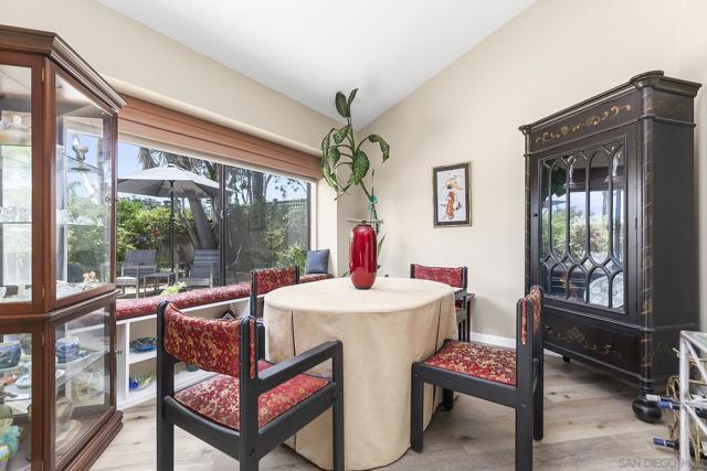 6317 CAMINITO DEL PASTEL, San Diego CA: https://media.crmls.org/mediaz/c9ac465e-ea09-41b4-abc7-cba5359ae529.jpg