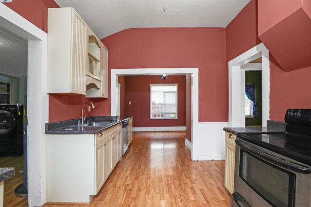 Image 16 of 29 For 772 Mcleod St