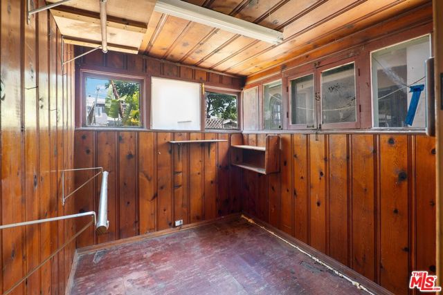 1925 19th Street, Santa Monica CA: https://media.crmls.org/mediaz/c9acd84d-55f2-414d-bada-c40a9efd4697.jpg