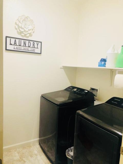 1630 Red Ribbons Lane, Manteca CA: https://media.crmls.org/mediaz/c9ad07ec-5e9d-4a89-880a-f4cdabd1eaa9.jpg
