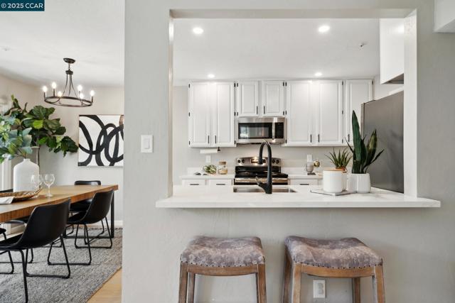 250 Ashley Circle, Danville CA: https://media.crmls.org/mediaz/c9ad5d02-b2b1-4d0d-a3ef-cf74a2685a74.jpg