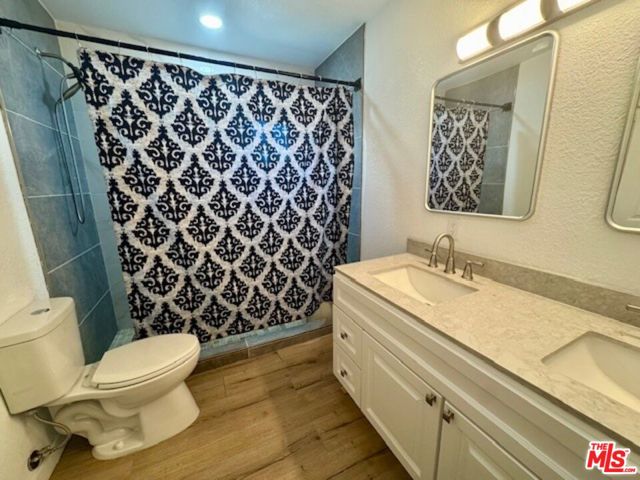 4026 Kona Court, Palmdale CA: https://media.crmls.org/mediaz/c9ae8b1b-078e-4904-922a-de8f0976a6cc.jpg