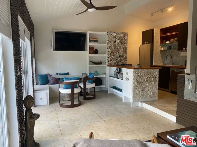1 Papaya Road,  CA: https://media.crmls.org/mediaz/c9aede79-cf67-4e32-9ca8-1e7fe8b2b065.jpg
