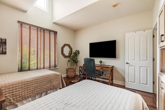 44737 Sun Valley Drive, King City CA: https://media.crmls.org/mediaz/c9aef2a4-d790-44ee-8f54-a4c64978bcd3.jpg