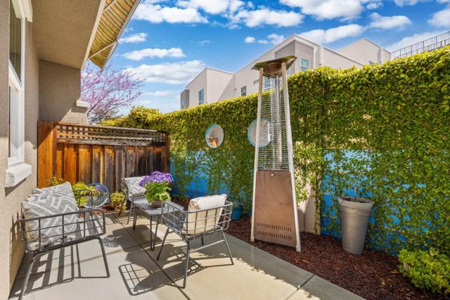 850 Maple Place, East Palo Alto CA: https://media.crmls.org/mediaz/c9aefeca-5948-4727-8f9b-6259ec2184ef.jpg