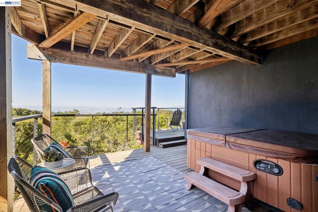 6801 ARMOUR DRIVE, Oakland CA: https://media.crmls.org/mediaz/c9af8d36-7b4c-4bd9-b8ed-6c6458ef7b1d.jpg