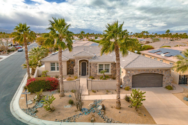 153 Merano Way, Palm Desert CA: https://media.crmls.org/mediaz/c9afe333-69c1-49a2-9163-28b3eaab79b9.jpg
