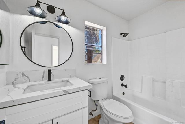 4871 Seascape Dr, Oceanside CA: https://media.crmls.org/mediaz/c9afea26-3951-464d-8b9a-1811cdb65f90.jpg