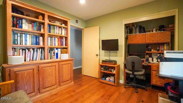 1542 Uppingham Drive, Thousand Oaks CA: https://media.crmls.org/mediaz/c9afeaa6-f809-47fa-9197-7a07b1e87cc9.jpg