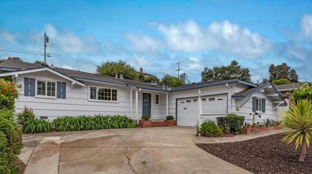 938 Round Hill Road, Redwood City CA: https://media.crmls.org/mediaz/c9b040f8-79c8-4904-9655-a4da967a49a1.jpg