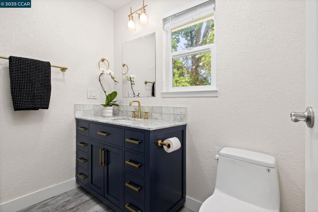 40 Loma Vista, Walnut Creek CA: https://media.crmls.org/mediaz/c9b07c3e-91d1-40f3-a018-24fd71e58d30.jpg