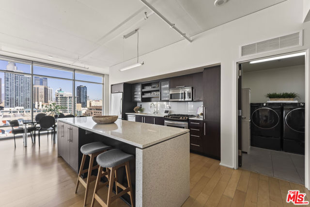 1100 S Hope Street, Los Angeles CA: https://media.crmls.org/mediaz/c9b0c7a1-eeb9-47b9-8aa3-fed973fdabf3.jpg