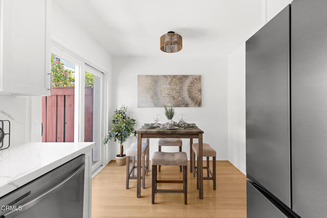 Detail Gallery Image 14 of 25 For 10801 Blix St #2,  North Hollywood,  CA 91602 - 2 Beds | 1/1 Baths