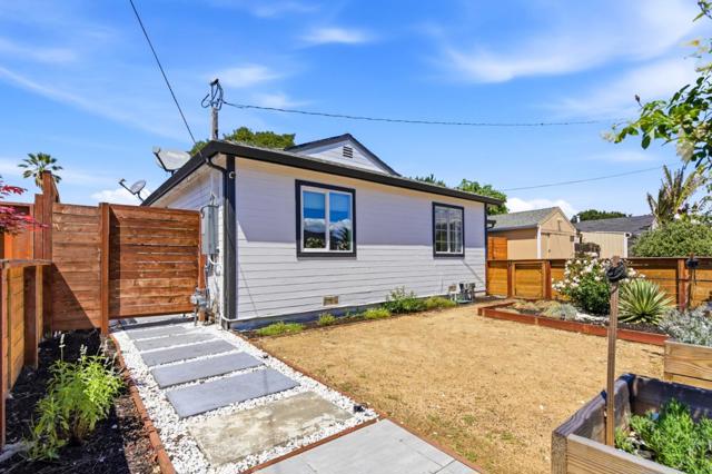 1257 Laurel Avenue, East Palo Alto CA: https://media.crmls.org/mediaz/c9b107b2-f167-4be4-afb5-321b1002c6d8.jpg