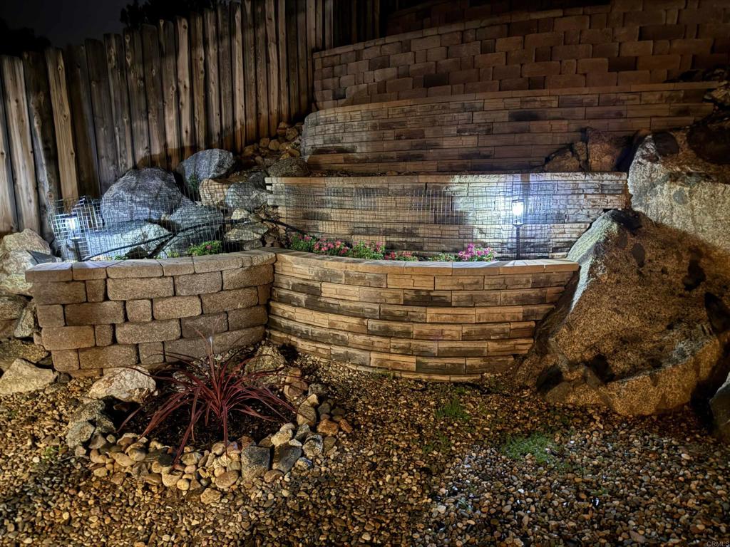 https://media.crmls.org/mediaz/c9b2c58b-37bf-4906-a88f-07d51b7c6f76.jpg?preset=X-Large
