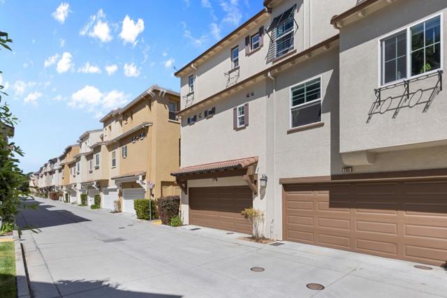 211 Okeefe Way, Mountain View CA: https://media.crmls.org/mediaz/c9b2cbbb-154e-47dd-a0d4-9c015335c7cf.jpg