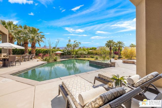 4 Paradise Cove Court, Rancho Mirage CA: https://media.crmls.org/mediaz/c9b31bd3-103e-47e9-a257-07cb1b17a5b7.jpg
