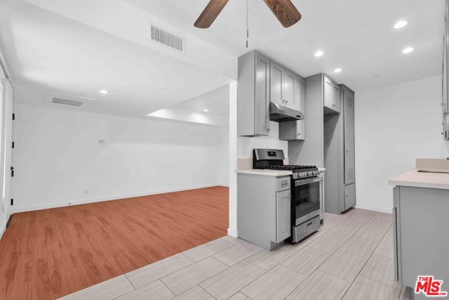 10235 S 10th Avenue, Inglewood CA: https://media.crmls.org/mediaz/c9b322ce-048d-4d09-bb43-1caddf109f77.jpg