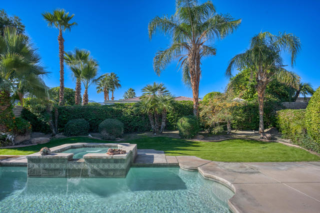 40747 Palm Court, Palm Desert CA: https://media.crmls.org/mediaz/c9b41dab-1166-4e04-a98a-b04d4d82f5fd.jpg