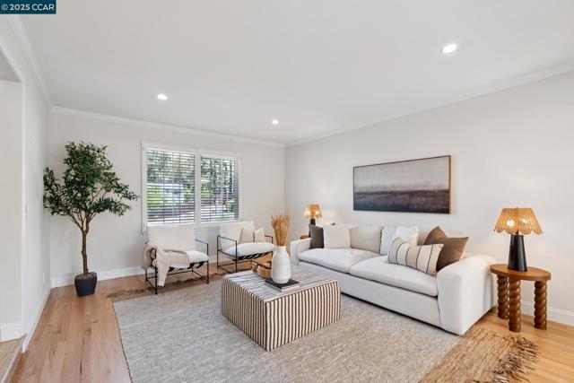 1826 Yolanda Circle, Clayton CA: https://media.crmls.org/mediaz/c9b424d0-be04-4aba-aef0-4210caa165bc.jpg