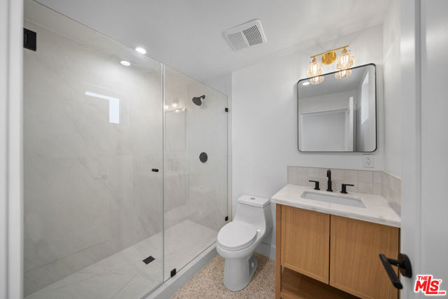 1688 N Sierra Bonita Avenue, Pasadena CA: https://media.crmls.org/mediaz/c9b43aa6-b6f8-4b0d-a52c-95dfc31d9a42.jpg