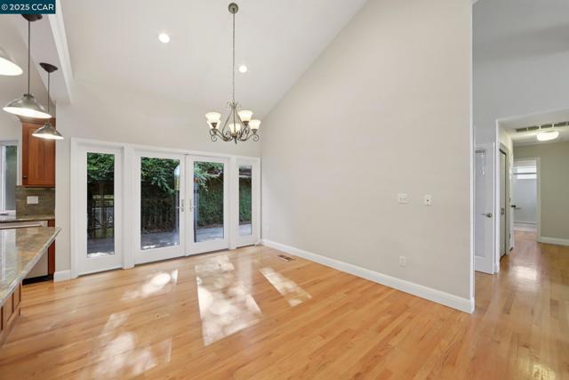 20 Broadmoor St, Moraga CA: https://media.crmls.org/mediaz/c9b469fd-e2df-4490-814f-6e208ccbb4dd.jpg