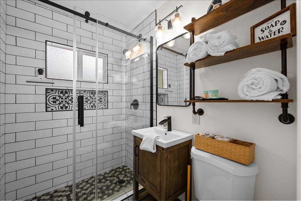 https://media.crmls.org/mediaz/c9b4d9f0-6f21-406b-b4d3-40606b51078a.jpg?preset=X-Large