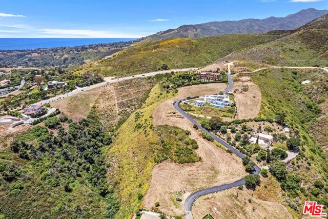 1 Via Acero Street, Malibu CA: https://media.crmls.org/mediaz/c9b50e38-b4ab-4064-afc8-c2aa30bb4e1b.jpg