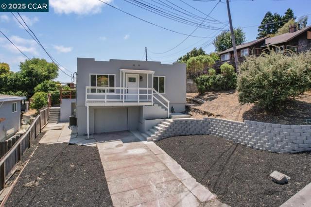 1923 Thompson Ln, El Sobrante CA: https://media.crmls.org/mediaz/c9b71679-ee44-42a2-9f43-a1d58b363892.jpg