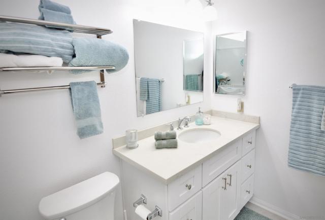 17473 Plaza Abierto, San Diego CA: https://media.crmls.org/mediaz/c9b71d46-2e4f-48c7-b9f6-cd90ebf901f9.jpg