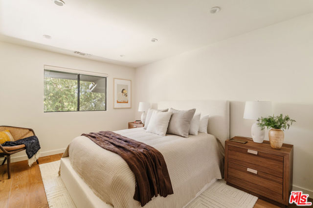 4 Buckboard Lane, Rolling Hills CA: https://media.crmls.org/mediaz/c9b72910-df0a-4fa4-9b50-4a52995e4b00.jpg