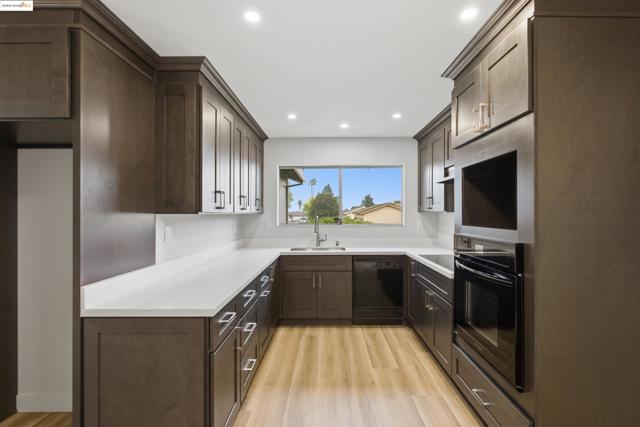 3640 Sun View Terrace, Concord CA: https://media.crmls.org/mediaz/c9b75ed5-96bc-4954-9221-b7255ba41ca8.jpg