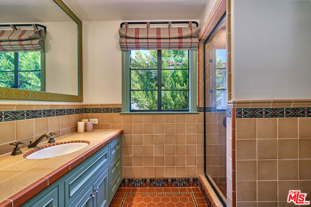 519 N ALTA Drive, Beverly Hills CA: https://media.crmls.org/mediaz/c9b7b489-8af2-4beb-84dc-60ef250988da.jpg