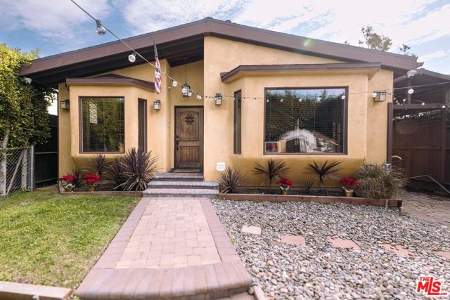 1724 S Genesee Avenue, Los Angeles CA: https://media.crmls.org/mediaz/c9b7b840-37a8-45cd-a149-681b561f53bf.jpg