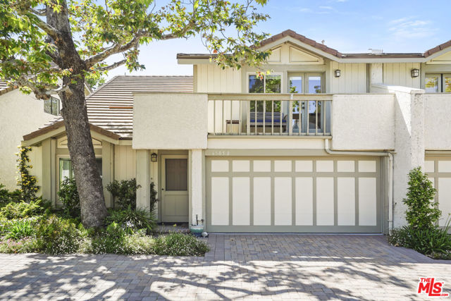 6505 Dume Drive, Malibu CA: https://media.crmls.org/mediaz/c9b89d62-e61a-43a0-ae0a-23c85c05b2af.jpg