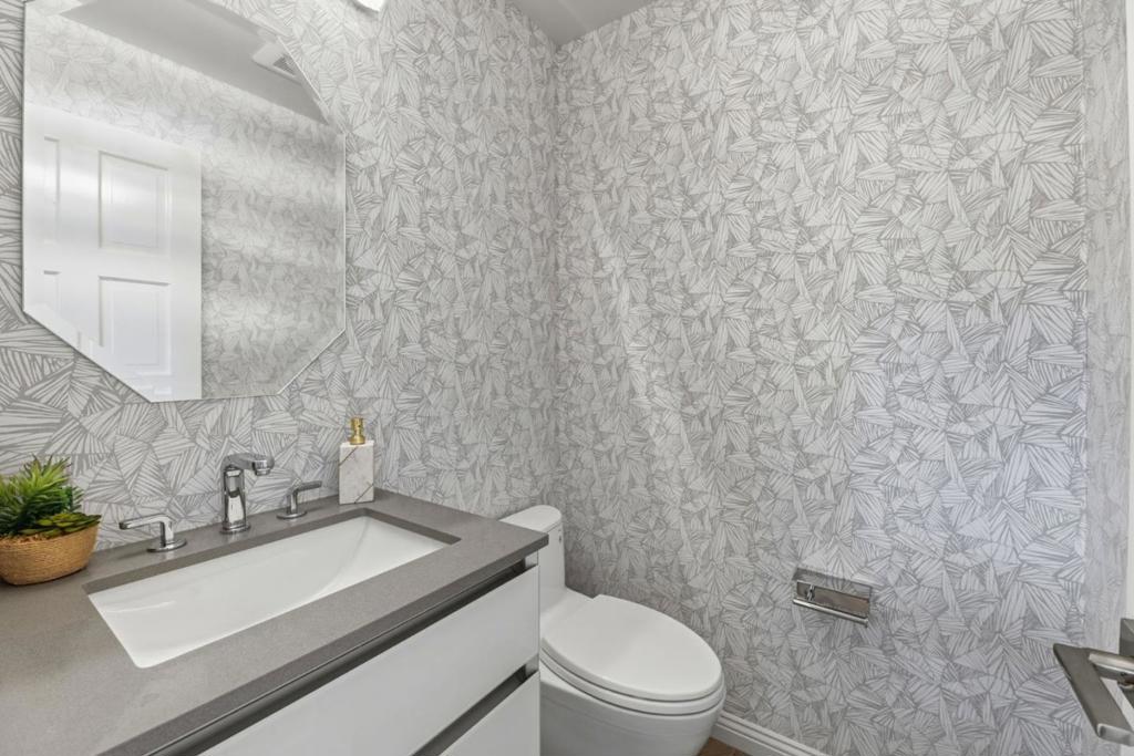 https://media.crmls.org/mediaz/c9b8a83e-8573-4414-aee9-29c417cc6c82.jpg?preset=X-Large