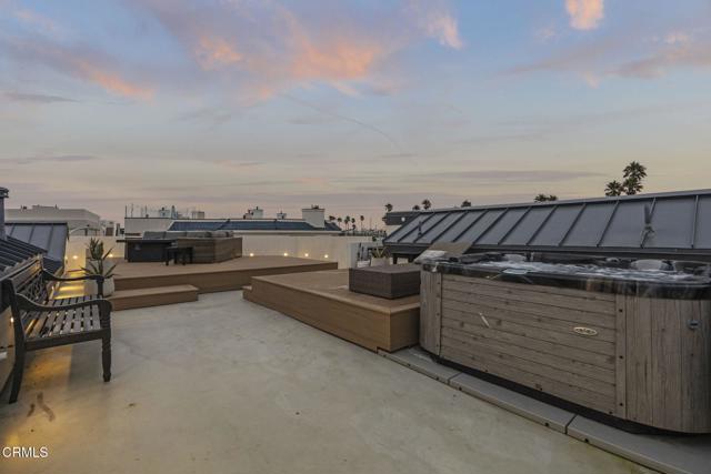 3256 Ocean Drive, Oxnard CA: https://media.crmls.org/mediaz/c9b909d1-415d-43bc-b44a-d8427aa4be8e.jpg